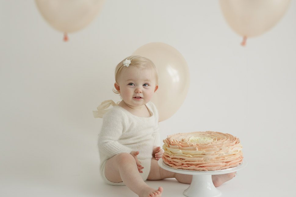 Smash Cake Session to celebrate your little one’s first birthday!