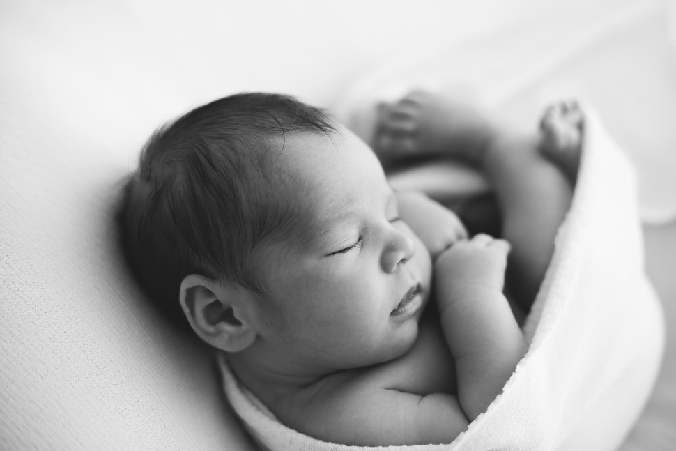 Pastel Colours and Black and White: best combination for Newborn Photos